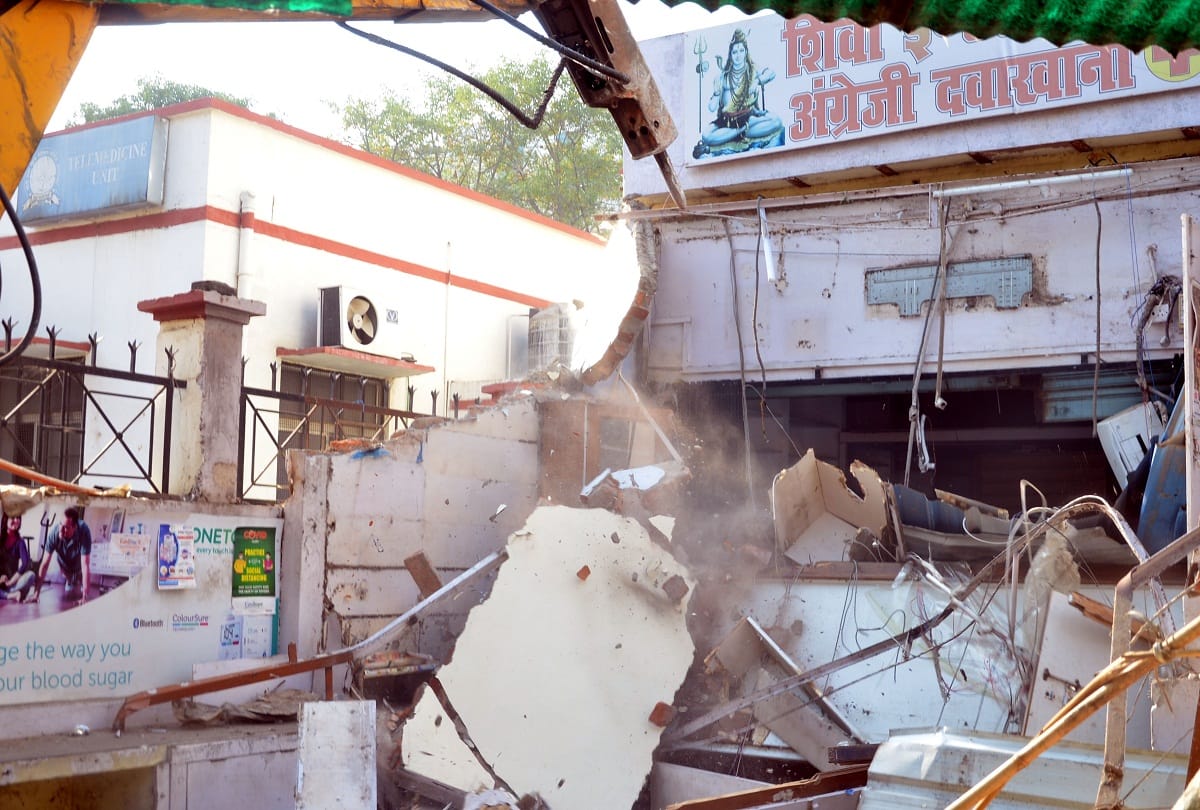 Three drug shops demolished in SRN hospital complex, stir among drug dealers