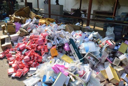 Three drug shops demolished in SRN hospital complex, stir among drug dealers