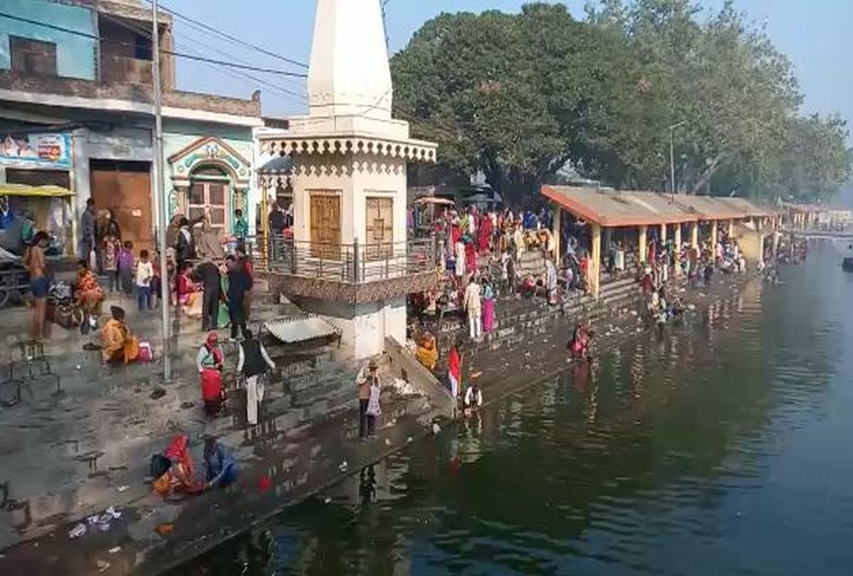 kartik purnima snan in ganga and yamuna devotees gathering on ghats in kasganj