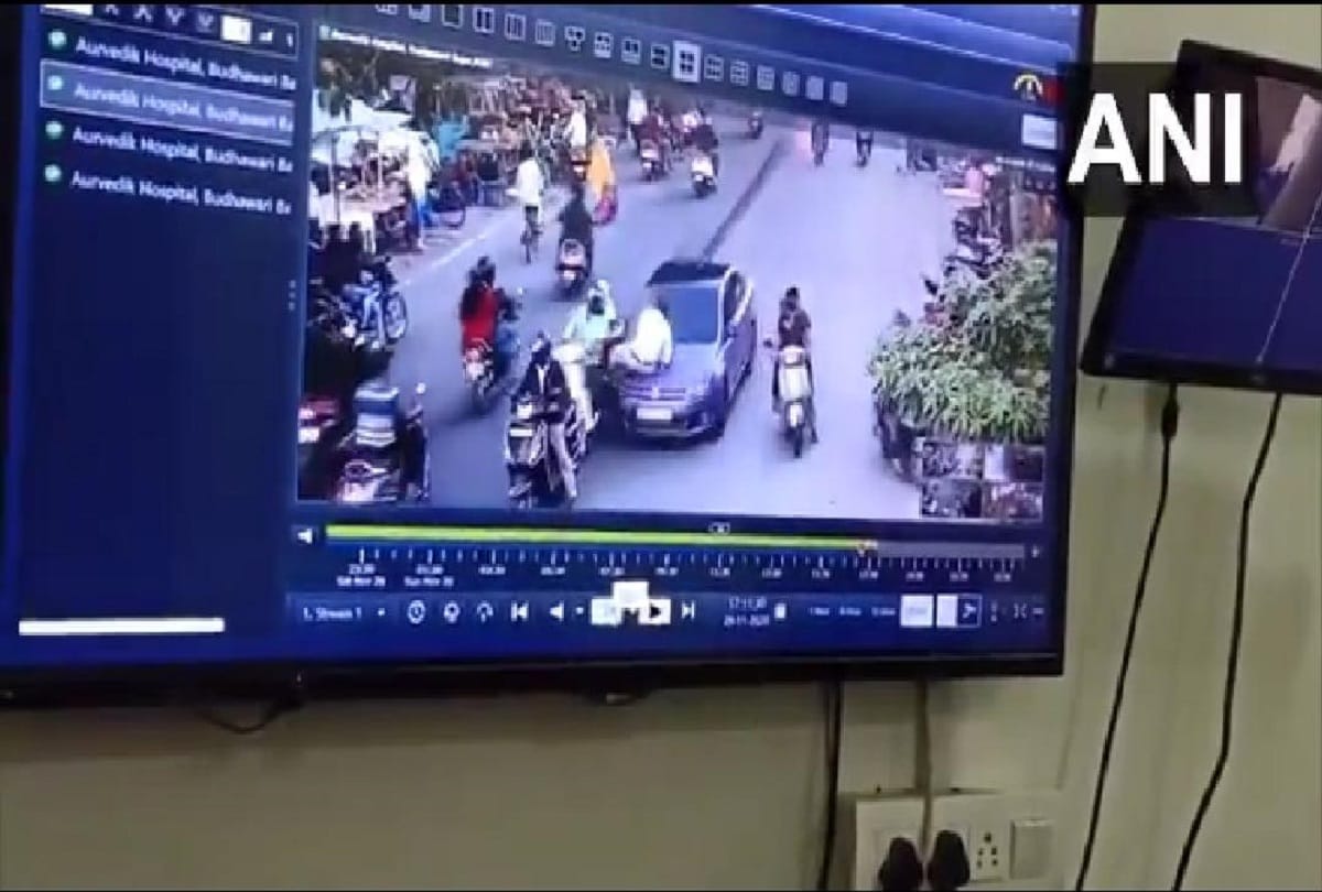 nagpur car driver dragged a traffic policeman on bonnet upto one kilometer