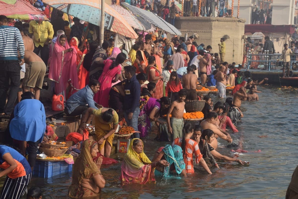 Kartik purnima on dev deepawali: devotees dip in ganga in varanasi