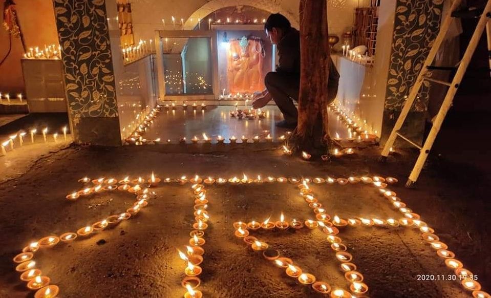 kalika mata mandir me deep jale