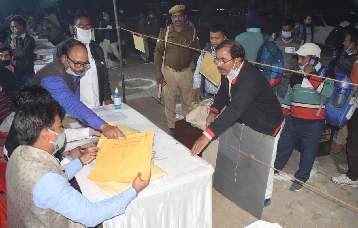 Polling parties returned by late night