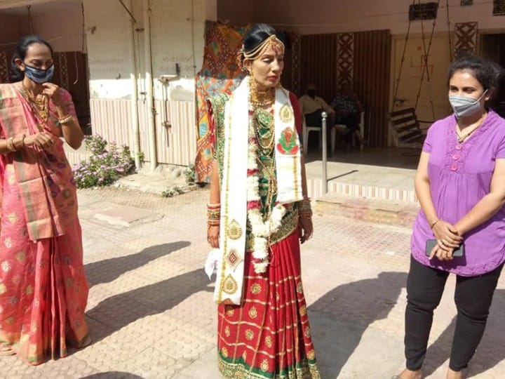 5.5 feet girl marry to 3 feet long man