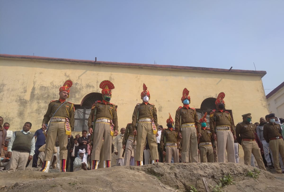 CRPF Shaheed Jawan Ramshabad Funeral People gathered to give last farewell to soldier