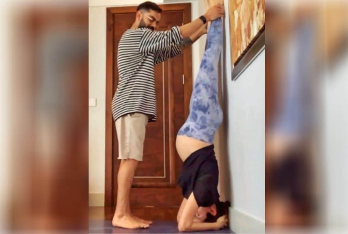 Anushka sharma share photo doing shirshasan virat kohli helping her