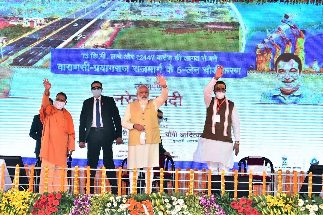 CM told the development story of UP in Varanasi