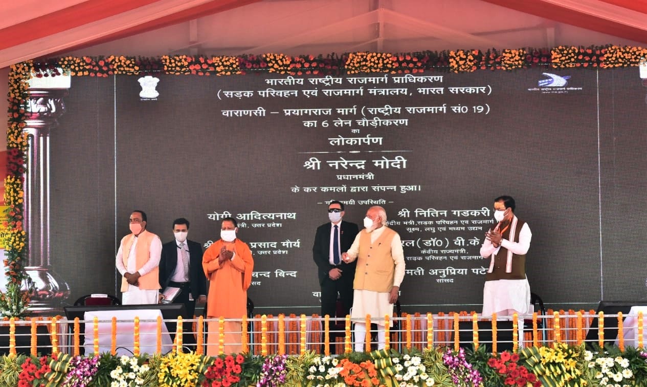 CM told the development story of UP in Varanasi