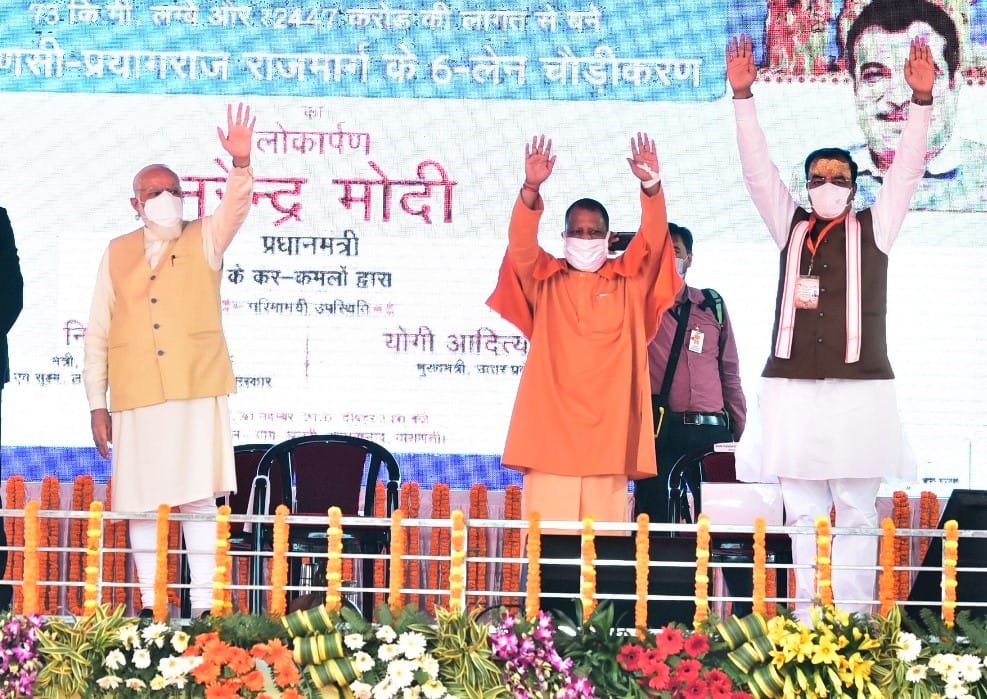 CM told the development story of UP in Varanasi