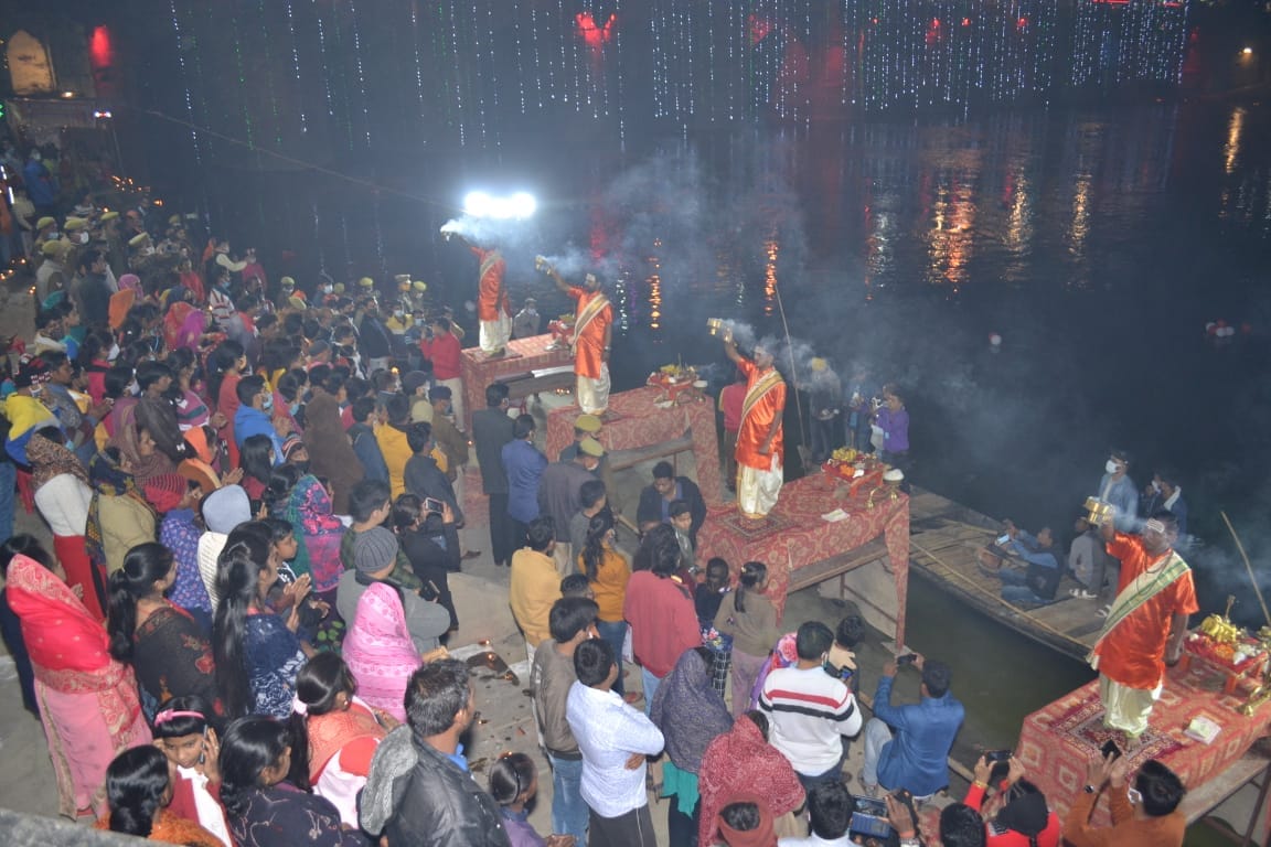 The stars hit the ground in the Diwali of the Gods, all fascinated