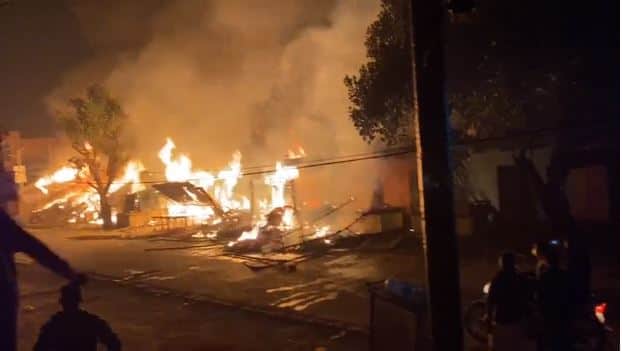 Heavy fire during fireworks in Barat, 12 shops burnt to ashes, loss of more than 50 lakhs