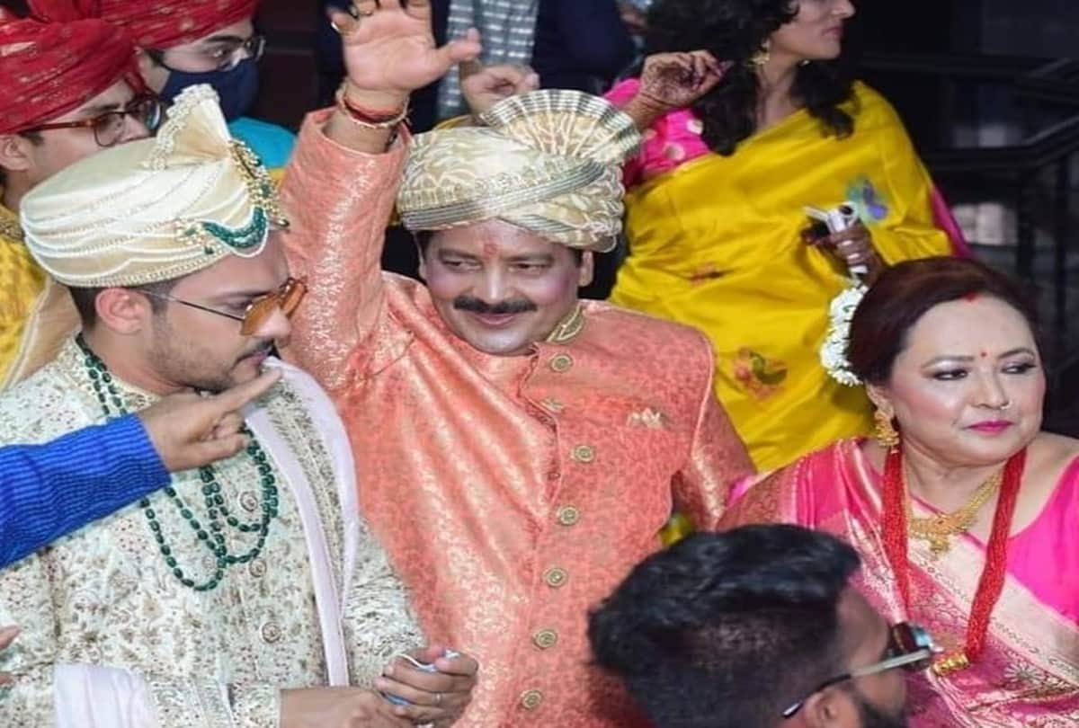 Udit Narayan Dances on Aditya Narayan and Shweta Agarwal Wedding Procession