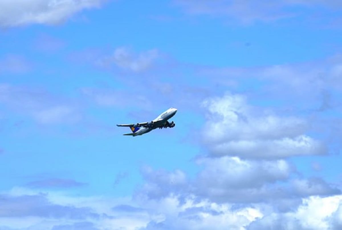 Emergency landing of aircraft going from Delhi to Bagdogra in Amausi