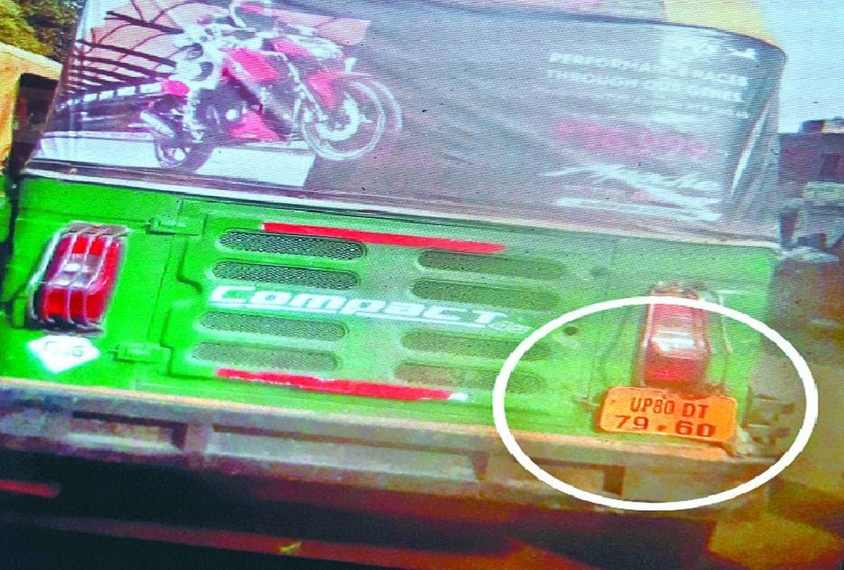 Autos running in Agra city without permit