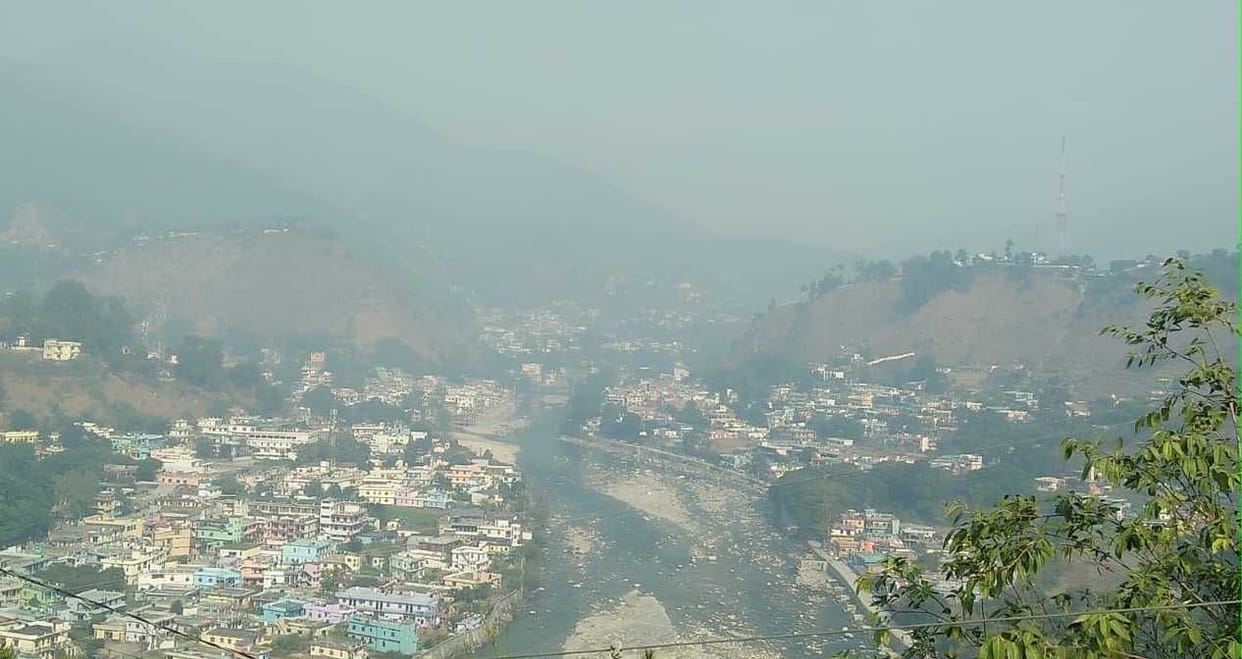The fog is spreading in Bageshwar due to forest fire