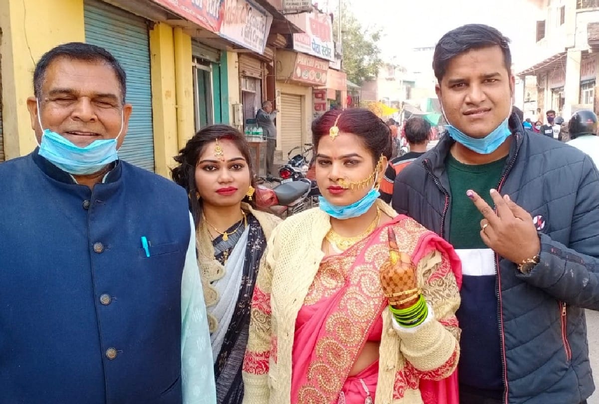 MLC Election 2020 Bride cast vote in agra