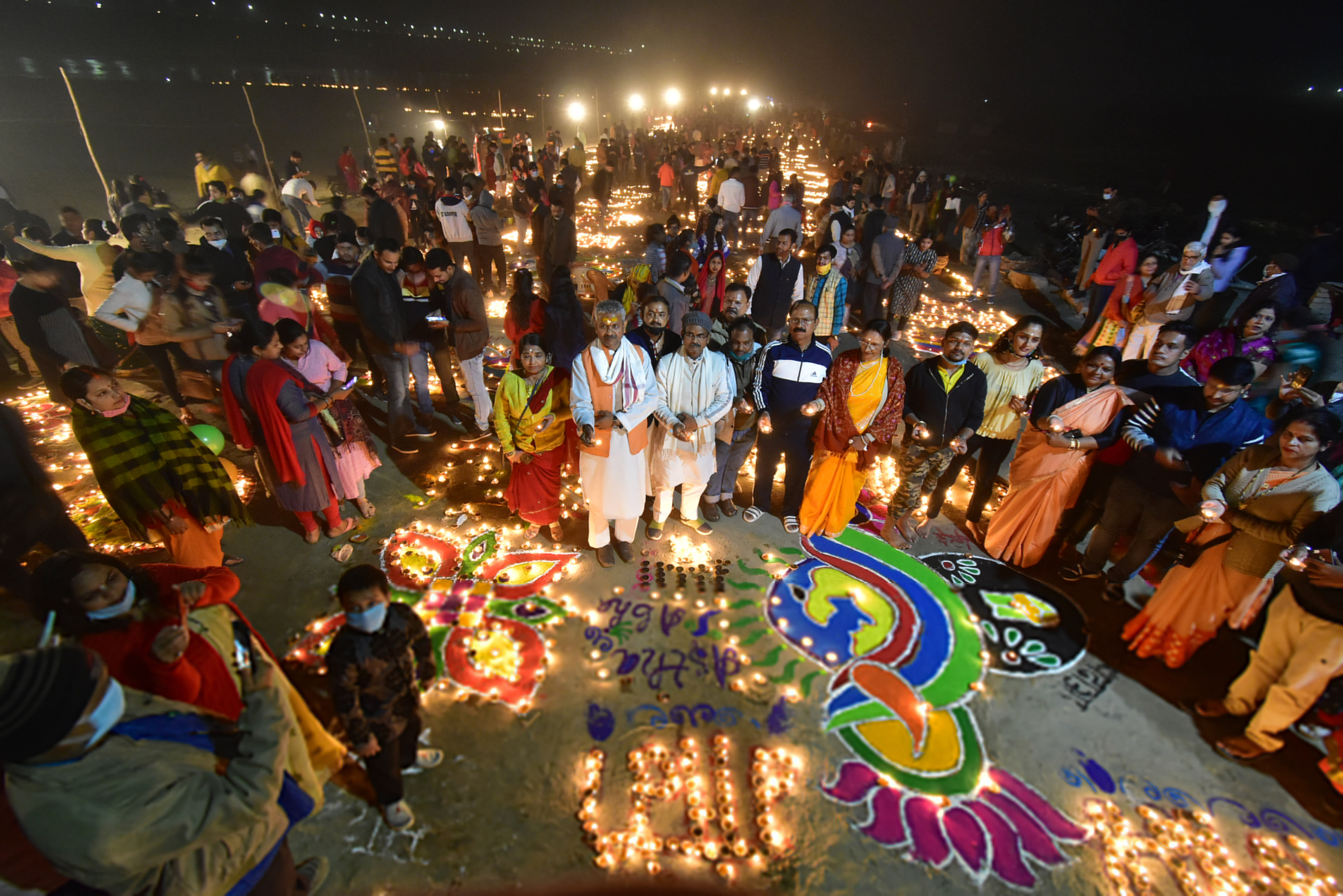 Divine Dev Deepawali: Poonam's moon blushed with the aura of Deepotsav at the confluence