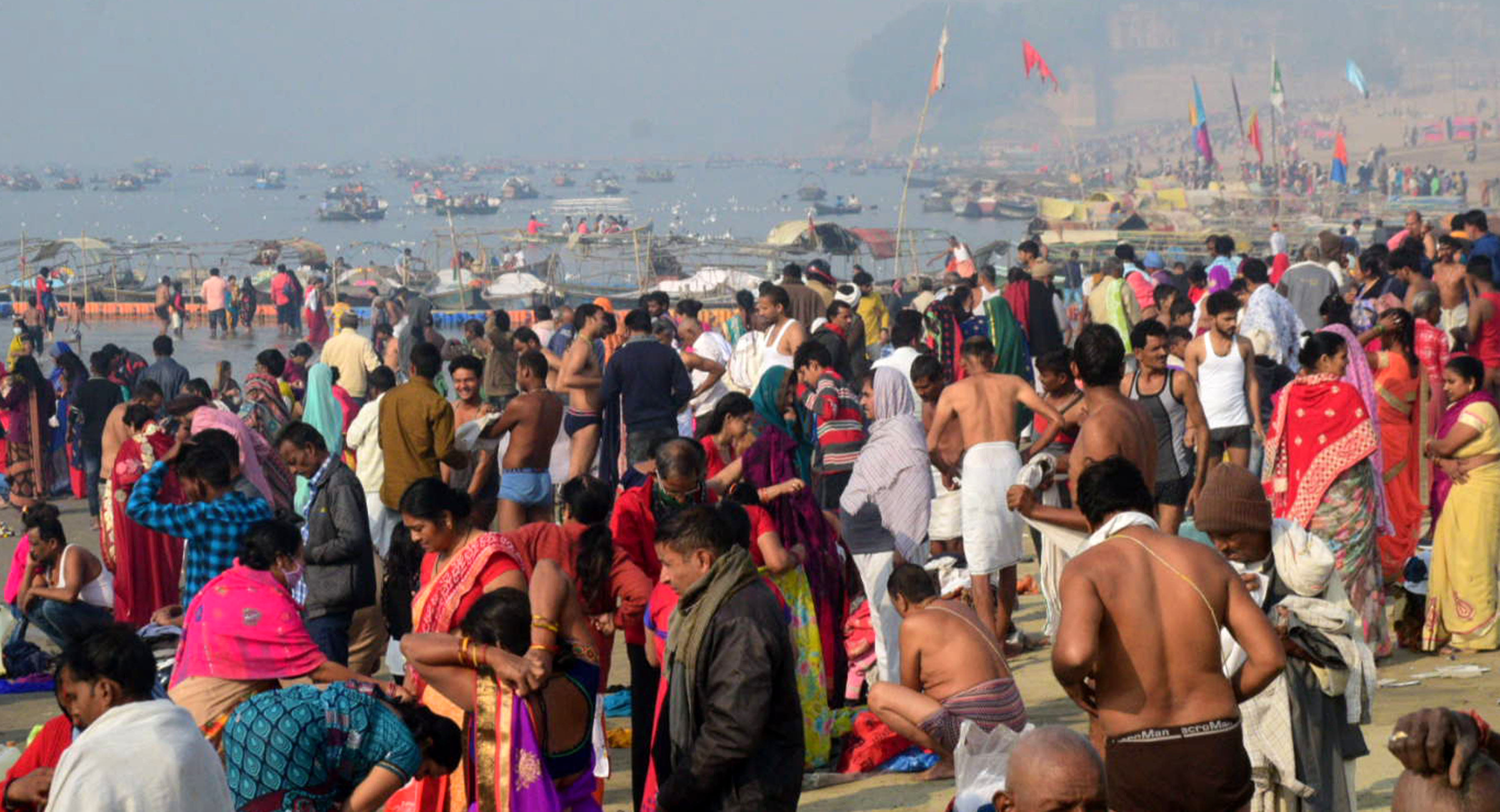 Divine Dev Deepawali: Poonam's moon blushed with the aura of Deepotsav at the confluence