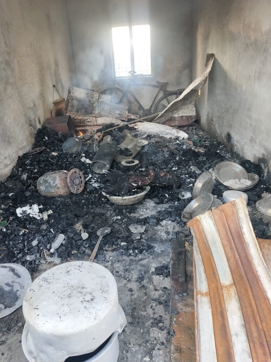 Burning of a sleeping contractor by closing shop, came a day before mining workers from Bihar