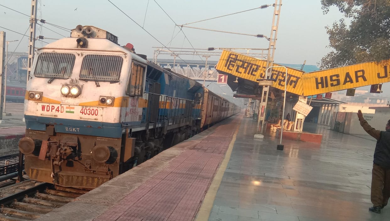 Kisan Express, which was run after eight months, emptied due to negligence of railway officers, loss of one lakh
