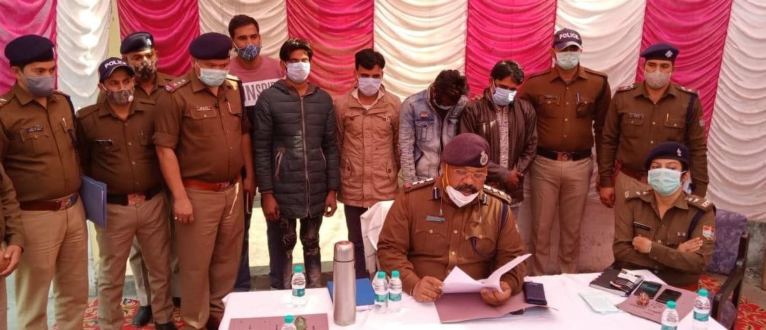 Four people, including the gangster's gang leader arrested