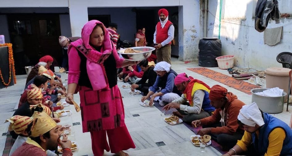 sataguru naanak pragatya, mitee dhundh jag chaanan hoya