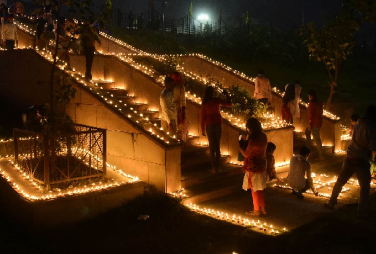 dev deepawali celebrated at mankameshwar ghat in lucknow, see pictures