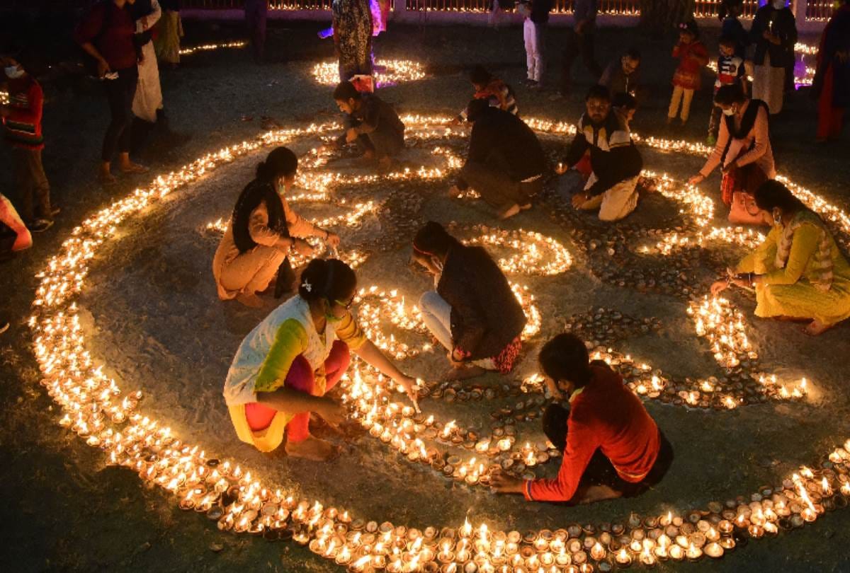 dev deepawali celebrated at mankameshwar ghat in lucknow, see pictures