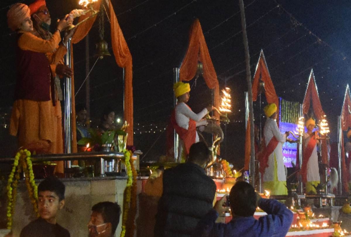 dev deepawali celebrated at mankameshwar ghat in lucknow, see pictures