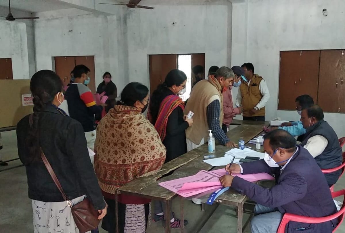 MLC Election 2020 Voting in gorakhpur basti mandal election news update