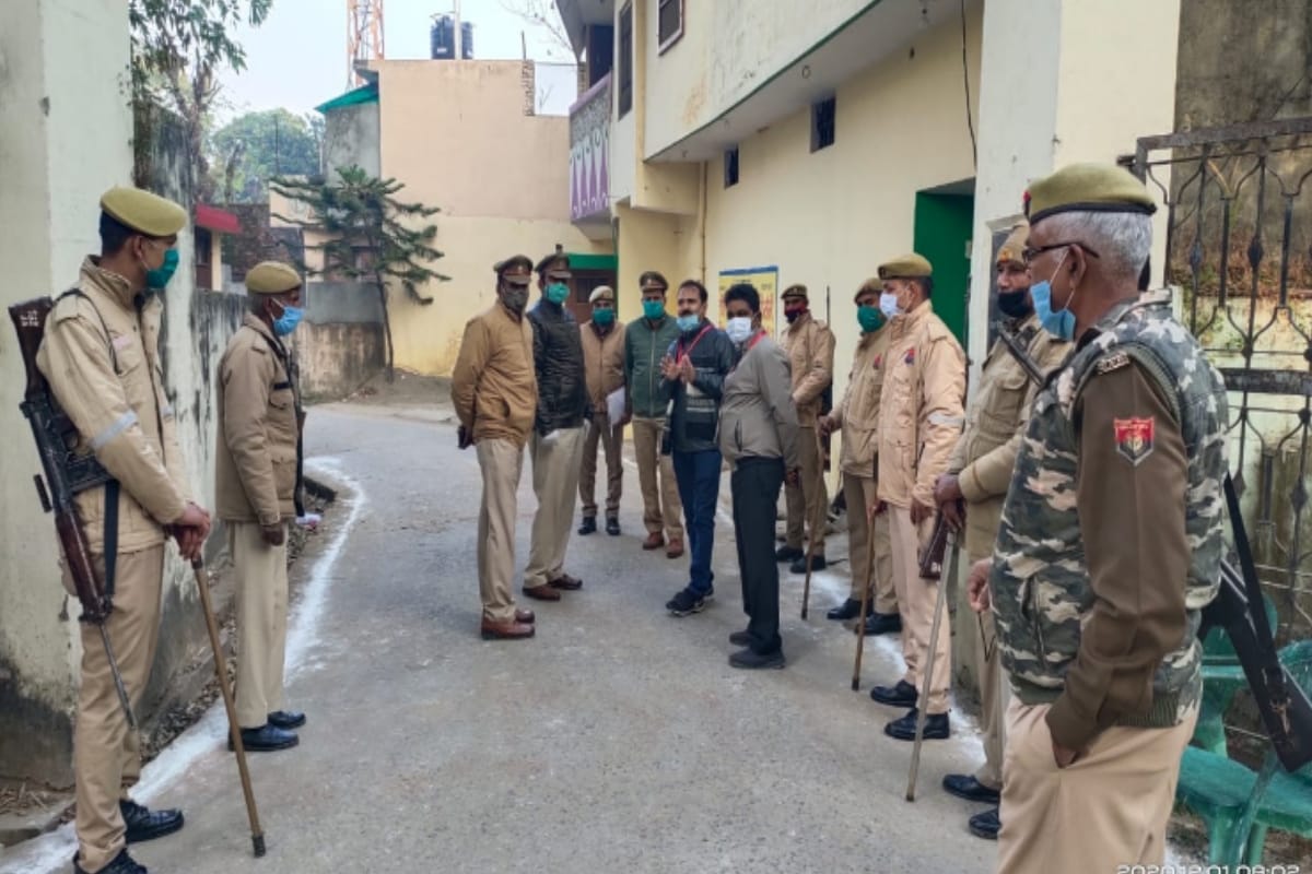 UP MLC Election: Voting for teacher graduation continues, violation of social distance in many places in western UP