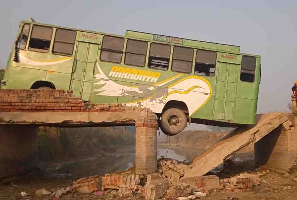 Fatehpur: bridge broke when bus filled with wedding processions, 60 Barati narrowly survived
