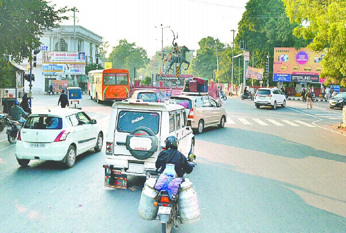 Road accident News 46 cuts marked as black spots on roads in Agra
