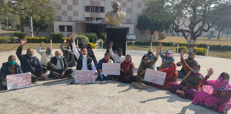 Indicative protest by Congressmen against grant of Pant University land for airport