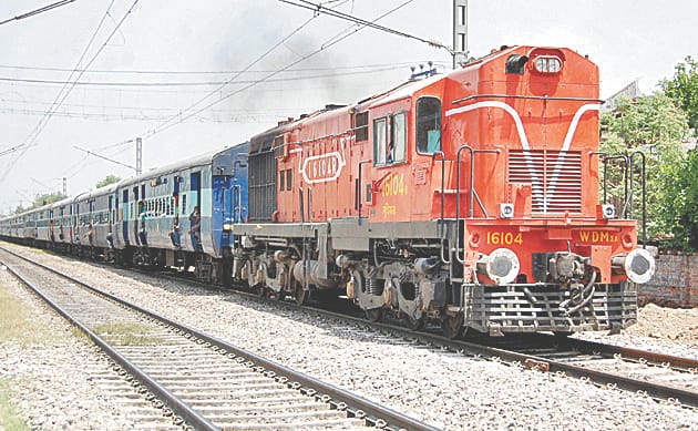 MES worker dies after being hit by Shatabdi, train driver said - The worker was lying in front of the train