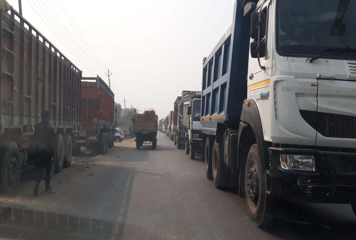 Kanpur-Prayagraj highway, 15-kilometer long jam