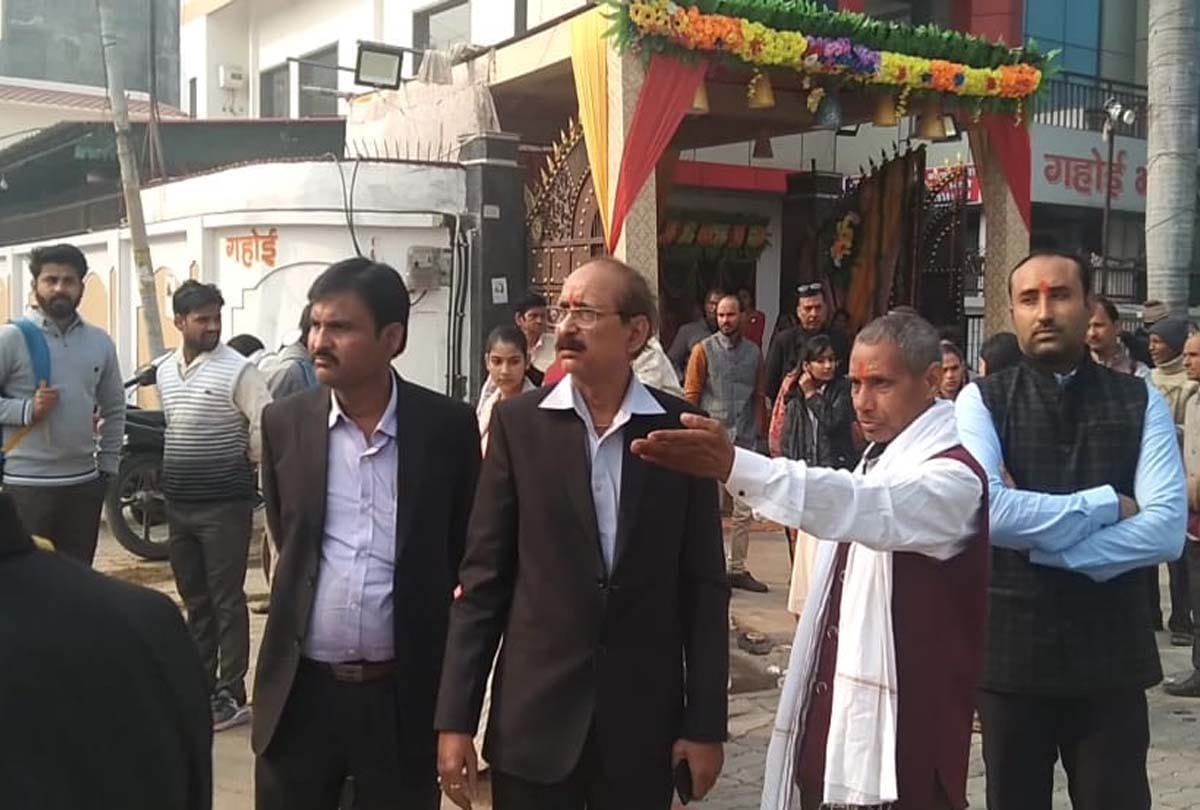 Father-in-law presented luxury car to daughter-in-law