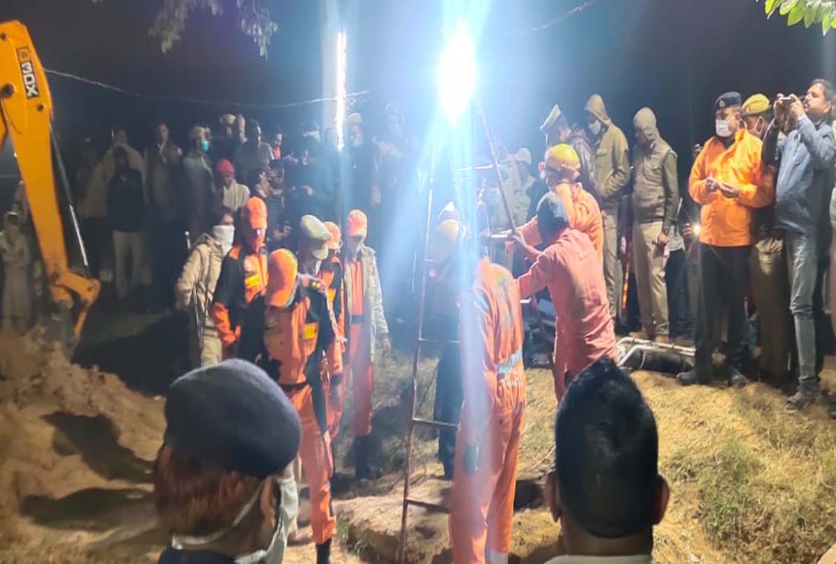 Four-year-old child falls into deep borewell, died in mahoba