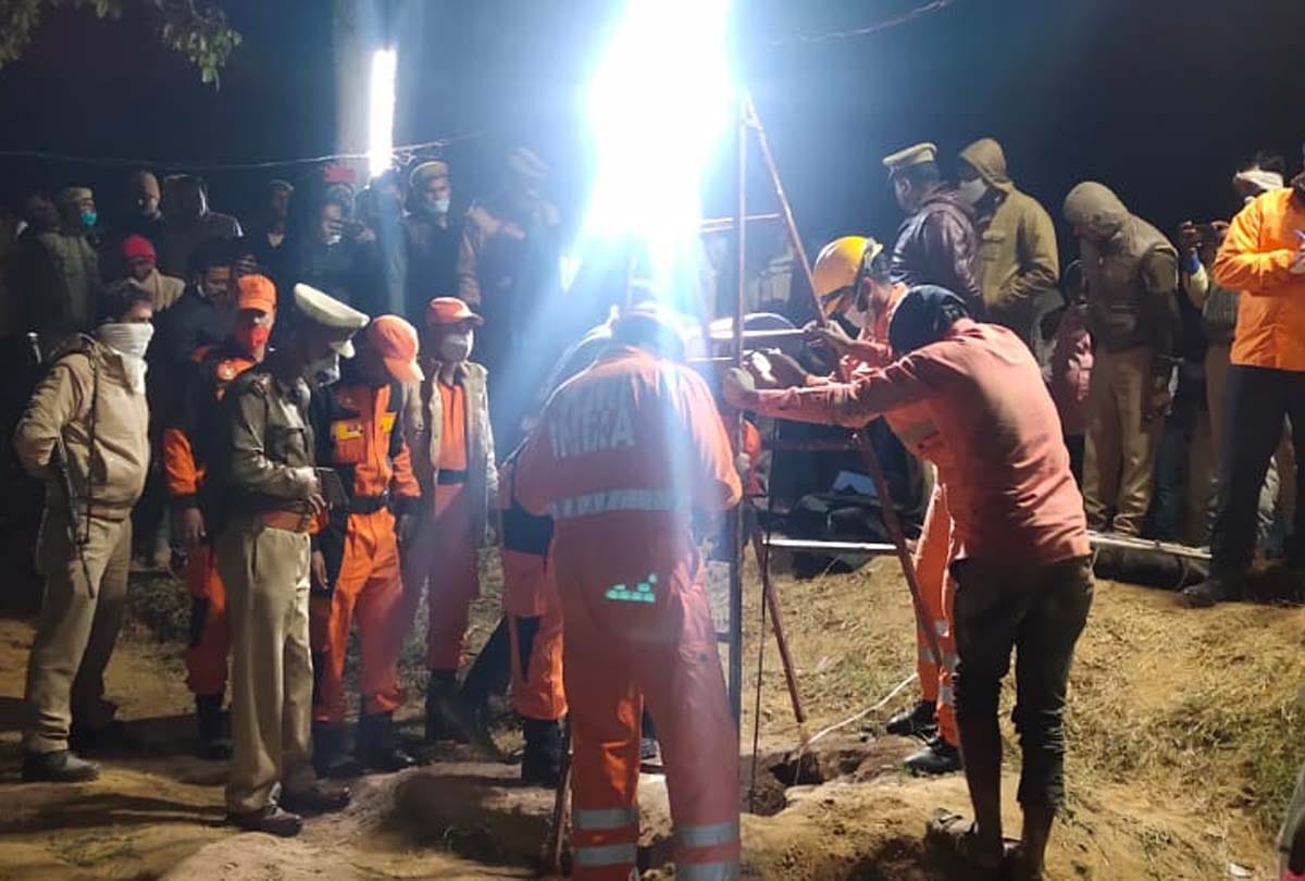 Four-year-old child falls into deep borewell, died in mahoba
