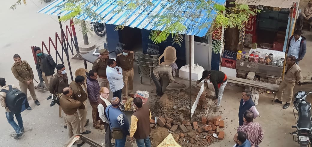 City MLAs rushed to remove encroached teen shed outside police post