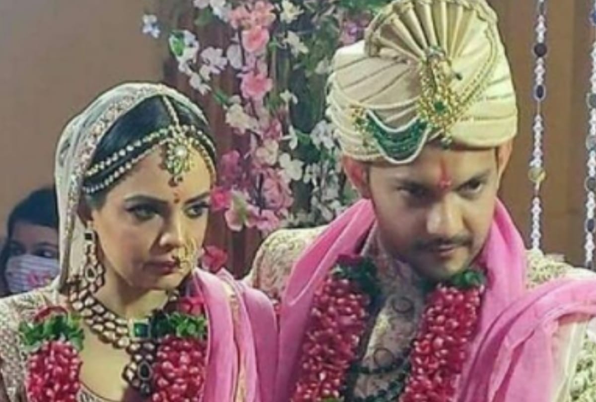Aditya Narayan and Shweta Aggarwal funny video goes viral after wedding