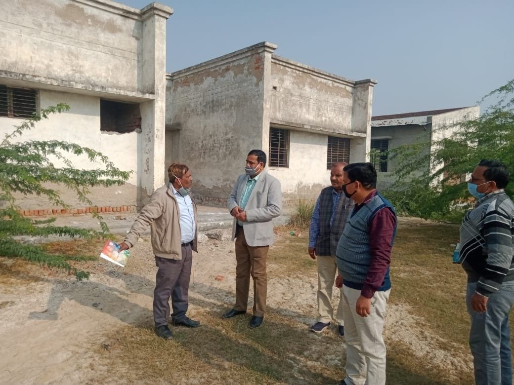 Hathras: VC inspected the building under construction of Krishi Vigyan Kendra