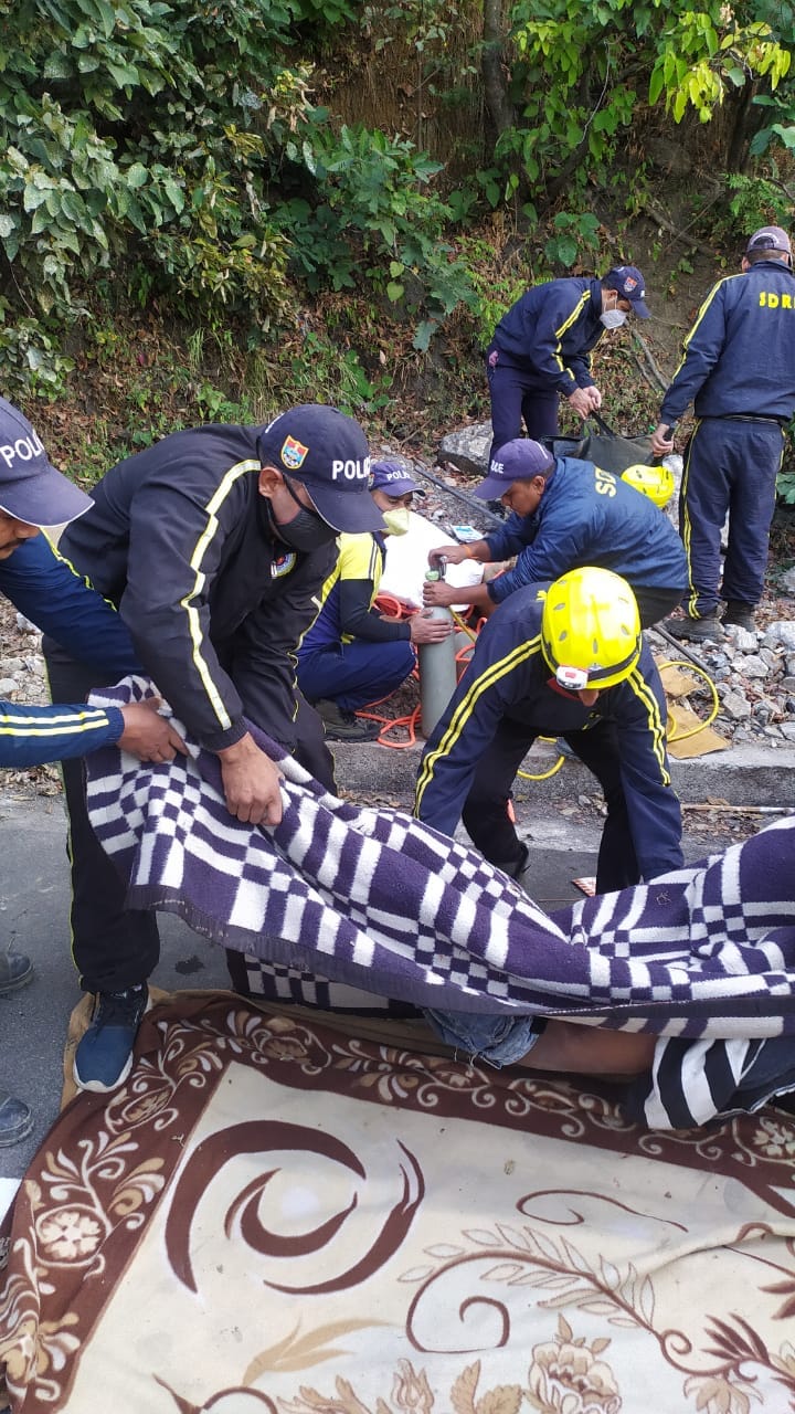 Rishikesh news : truck accident, one died one injured
