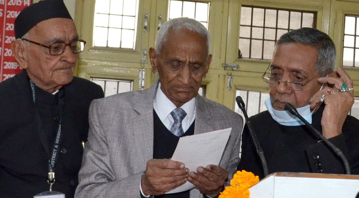 Pledge administered to executive of District Bar Association