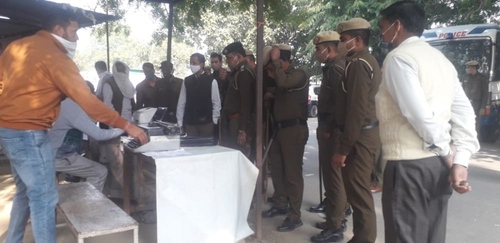 City magistrates raised typists in small secretariat without license