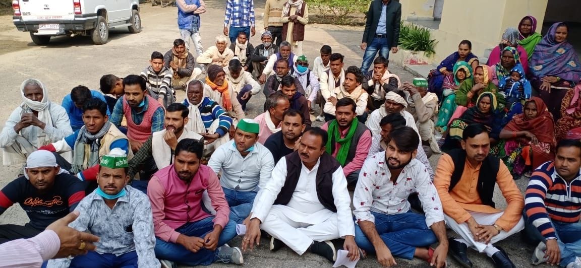 pradarshan kar rahe 18 kisaan neta giraphtaar