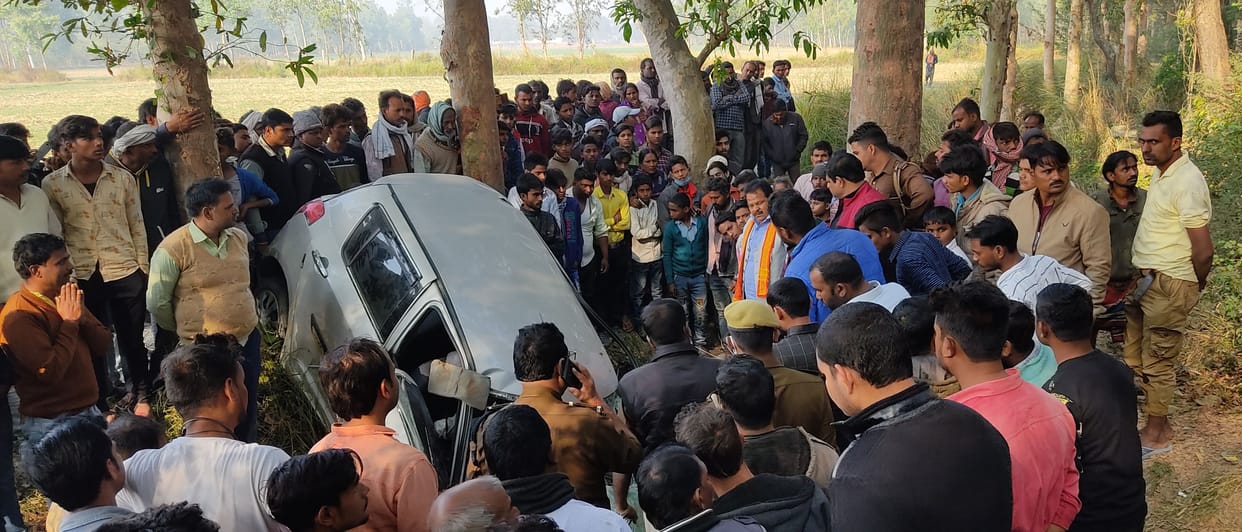 Car falls into a ditch, death