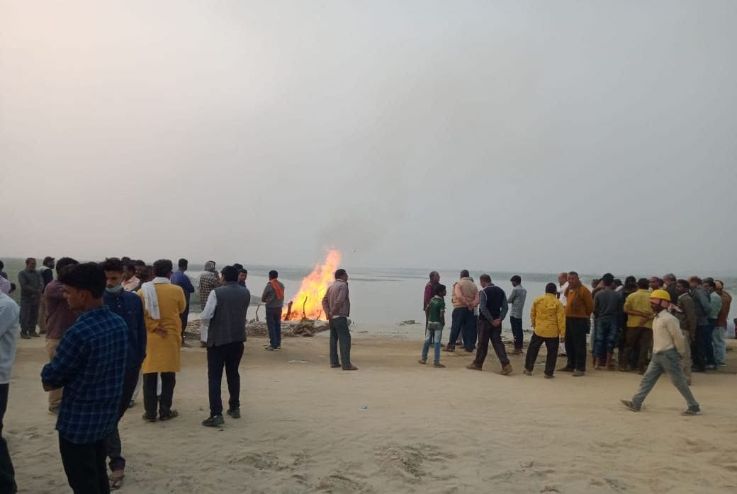 Kaushambi accident: Five pyre burnt together flooded with tears