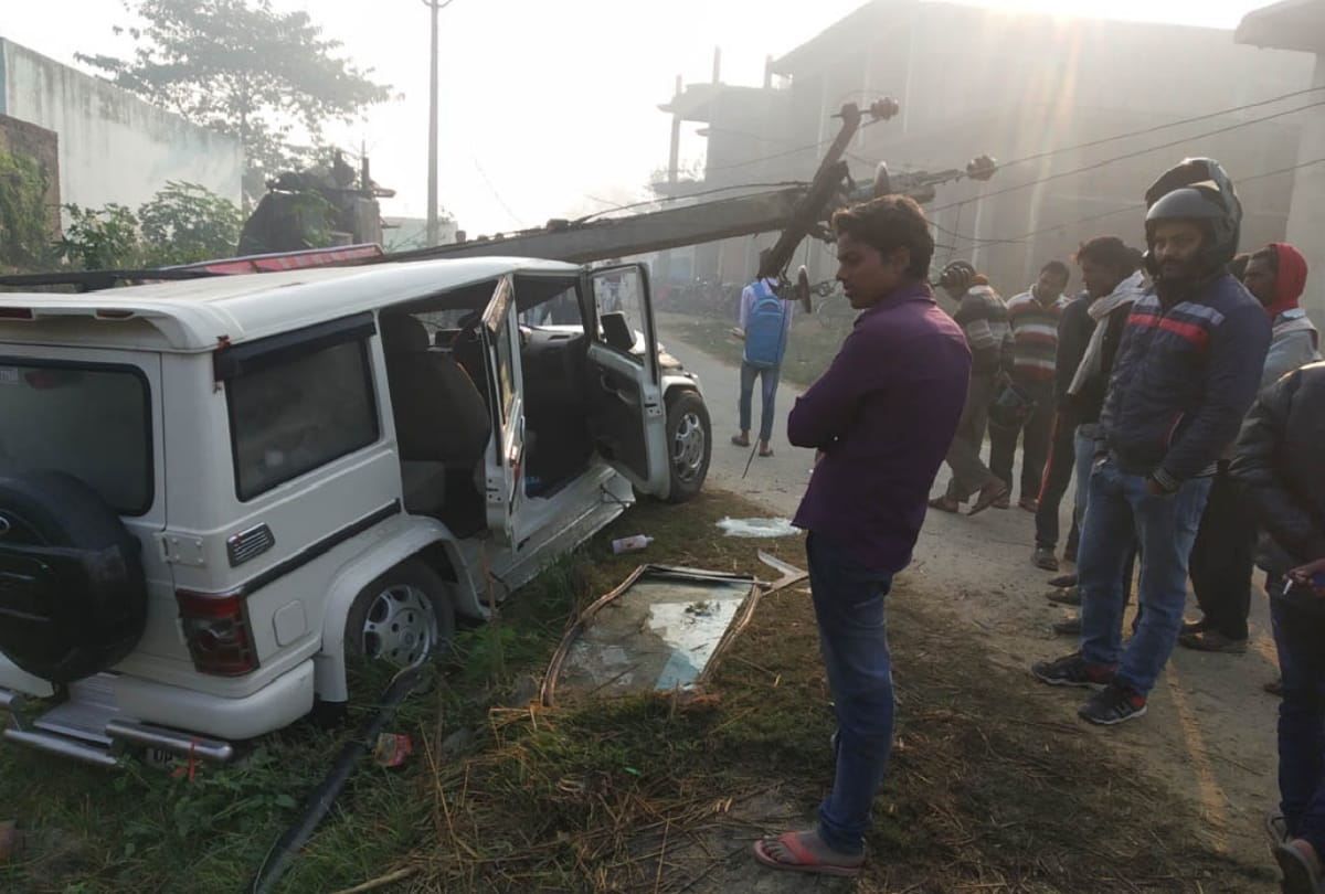 10 people injured during Bolero hit by electric pole in Kushinagar