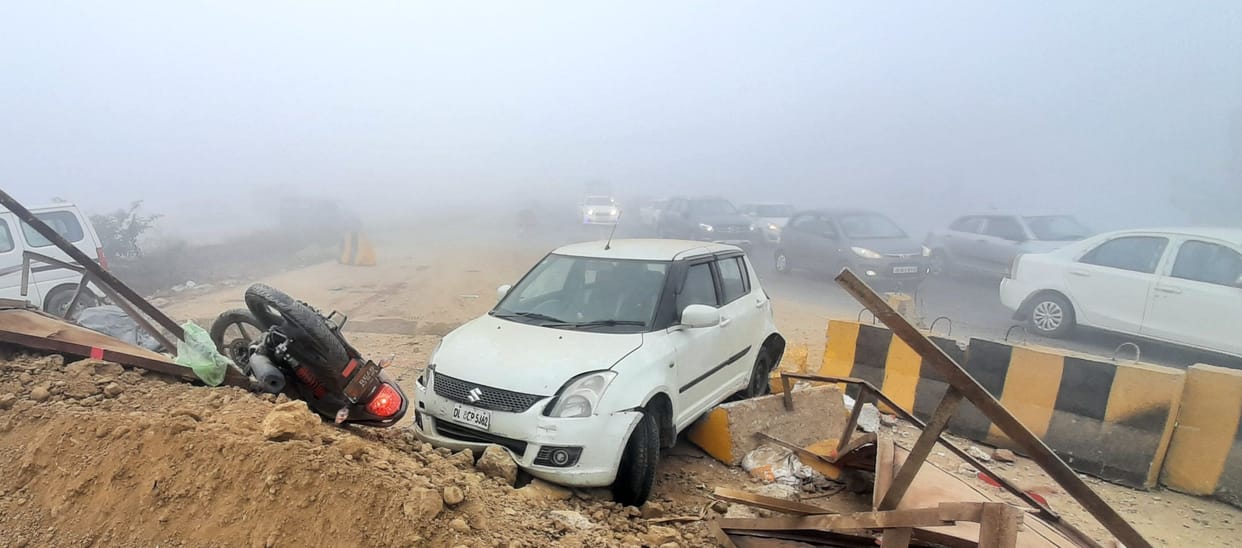 More than 12 vehicles collided in fog, many injured